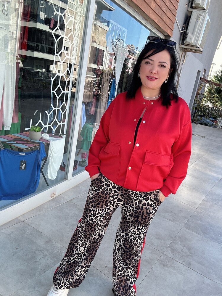 Kırmızı Leoparlı Takım