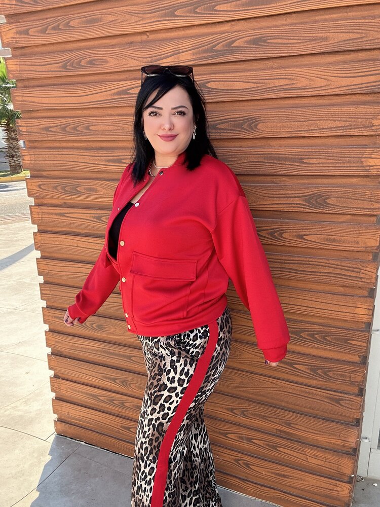 Kırmızı şerit Detaylı Leoparlı Takım