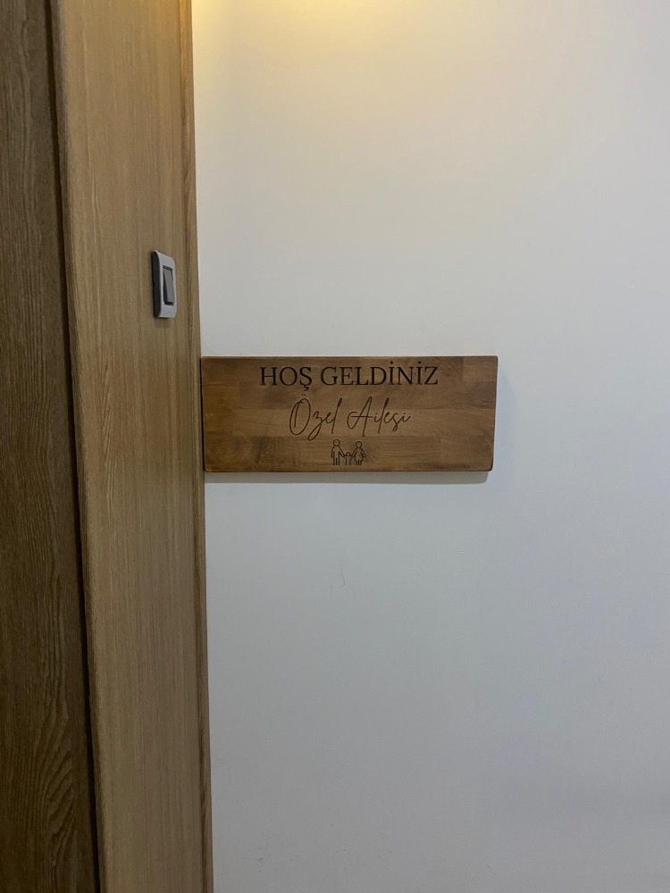 Ahşap Kapı İsimliği