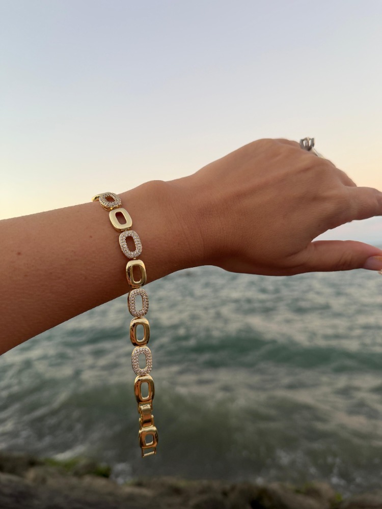 Gold Oval Halka Geçişli Taşlı Bileklik