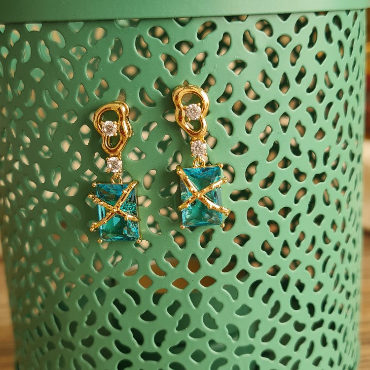 blue topaz küpe