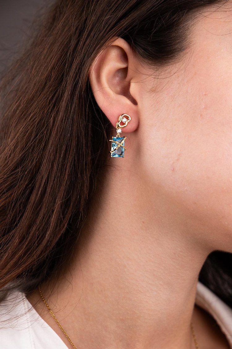 blue topaz küpe