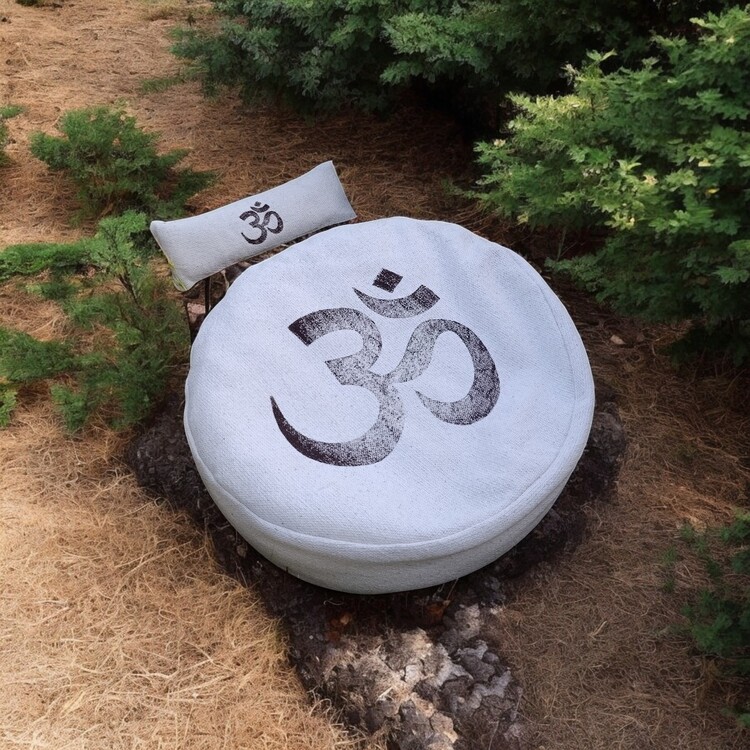 Omnis Meditasyon Minderi ve Göz Yastığı | Om Ahşap Baskılı & Organik Boya