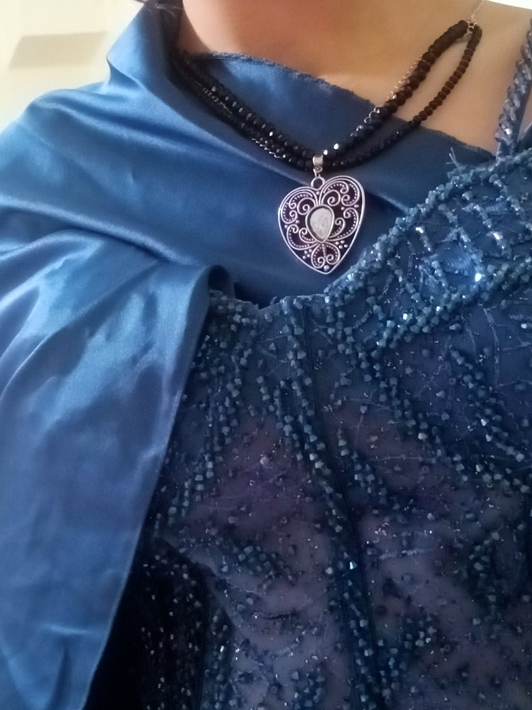 küpe ve antik gümüş kolye ucu ve kristal kesim gotik tarz kolye