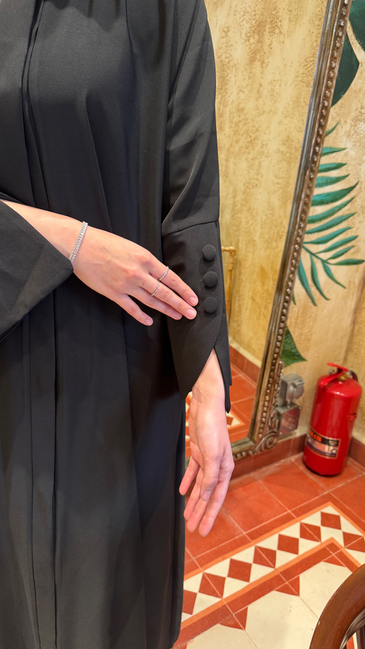 Siyah Düğmeli Volan Kol Detaylı Abaya ✨