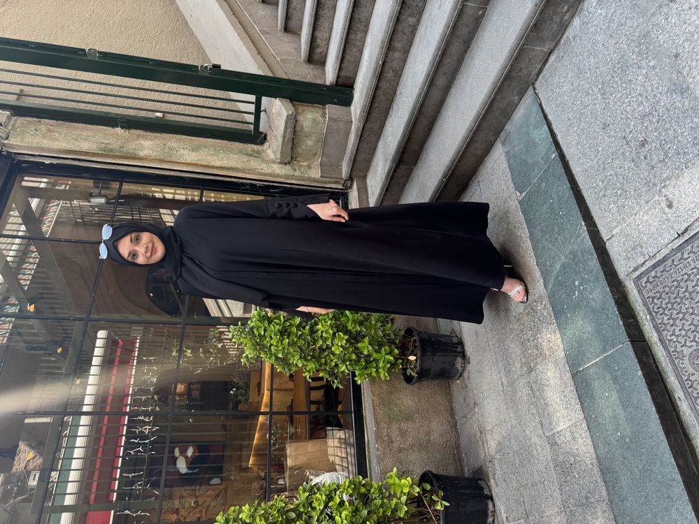 Siyah Düğmeli Volan Kol Detaylı Abaya ✨
