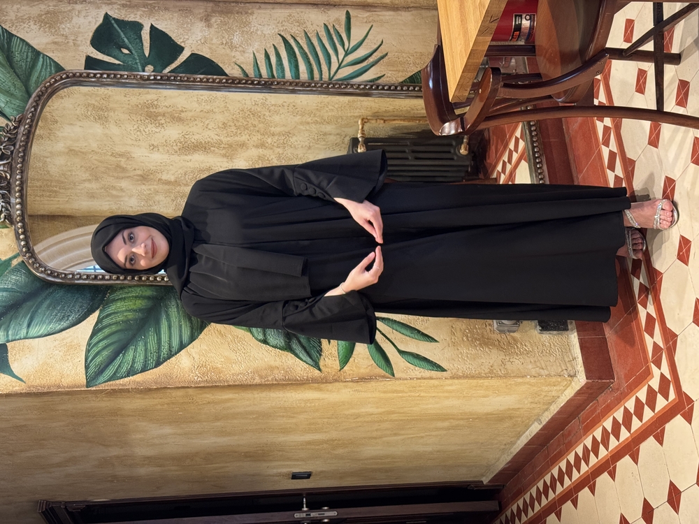 Siyah Düğmeli Volan Kol Detaylı Abaya ✨