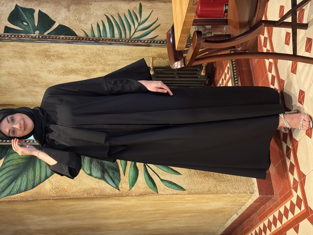 Siyah Düğmeli Volan Kol Detaylı Abaya ✨