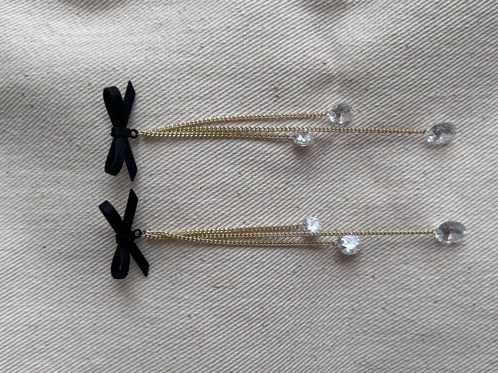 Black Ribbon Kristal Sarkıntılı Küpe