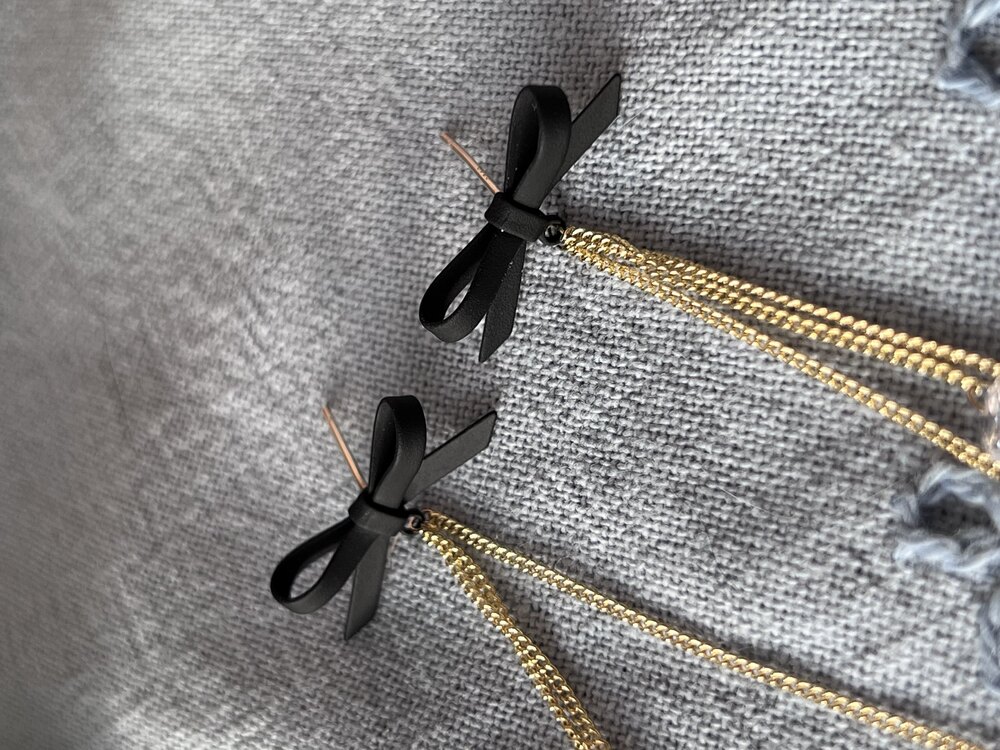 Black Ribbon Kristal Sarkıntılı Küpe