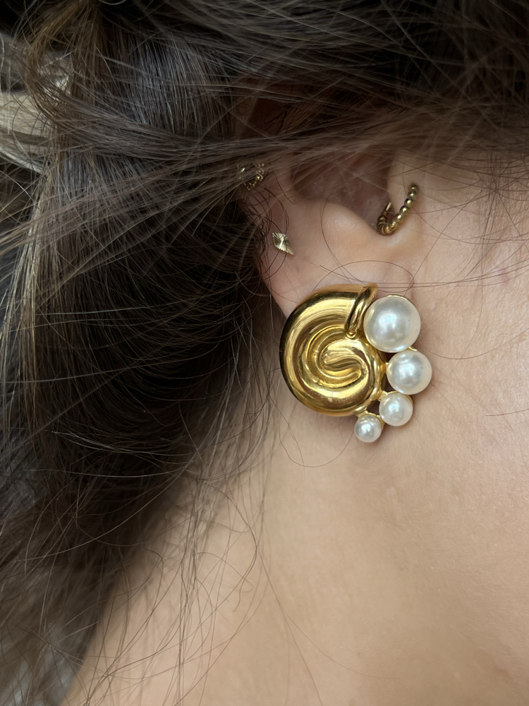 Spiral Motifli İnci Detalylı Premium Küpe