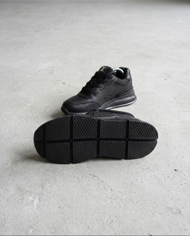 LV İTHAL SNEAKERS