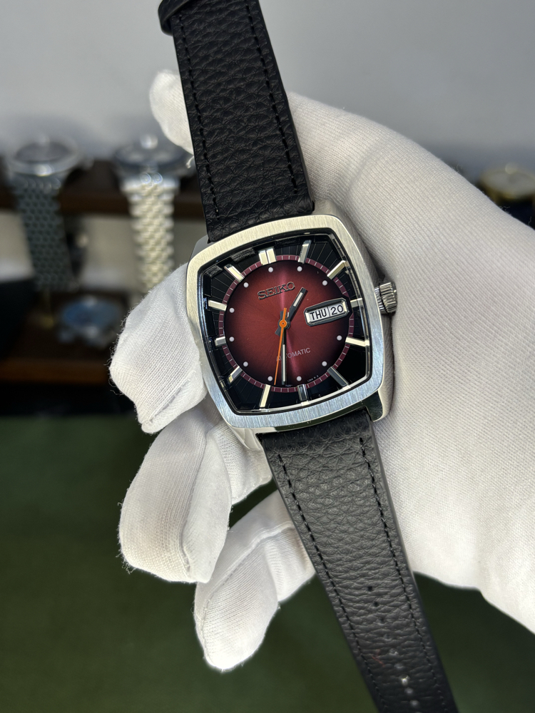 Kırmızı Kadran Siyah Kordon Recraft Mod Seiko