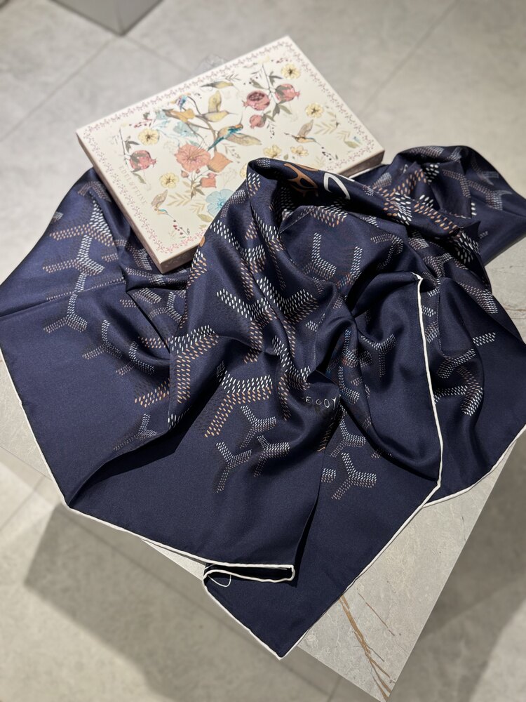 Goyard tivil ipek eşarplarımız ✨