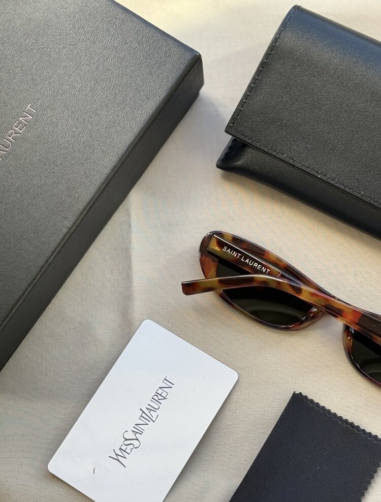 Yves Sain Laurent 