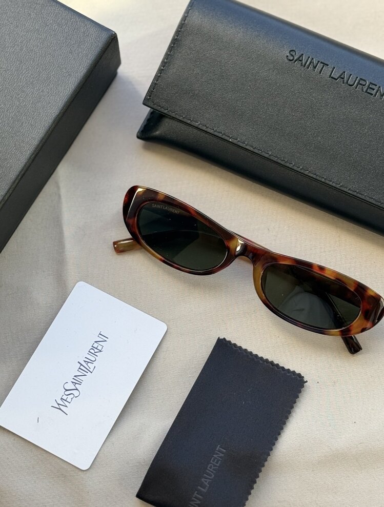 Yves Sain Laurent 
