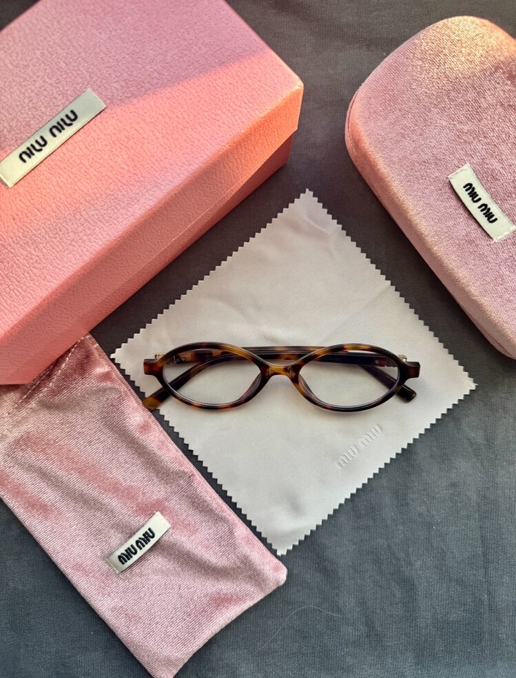 Miu Miu (Mavi ışık korumalı)