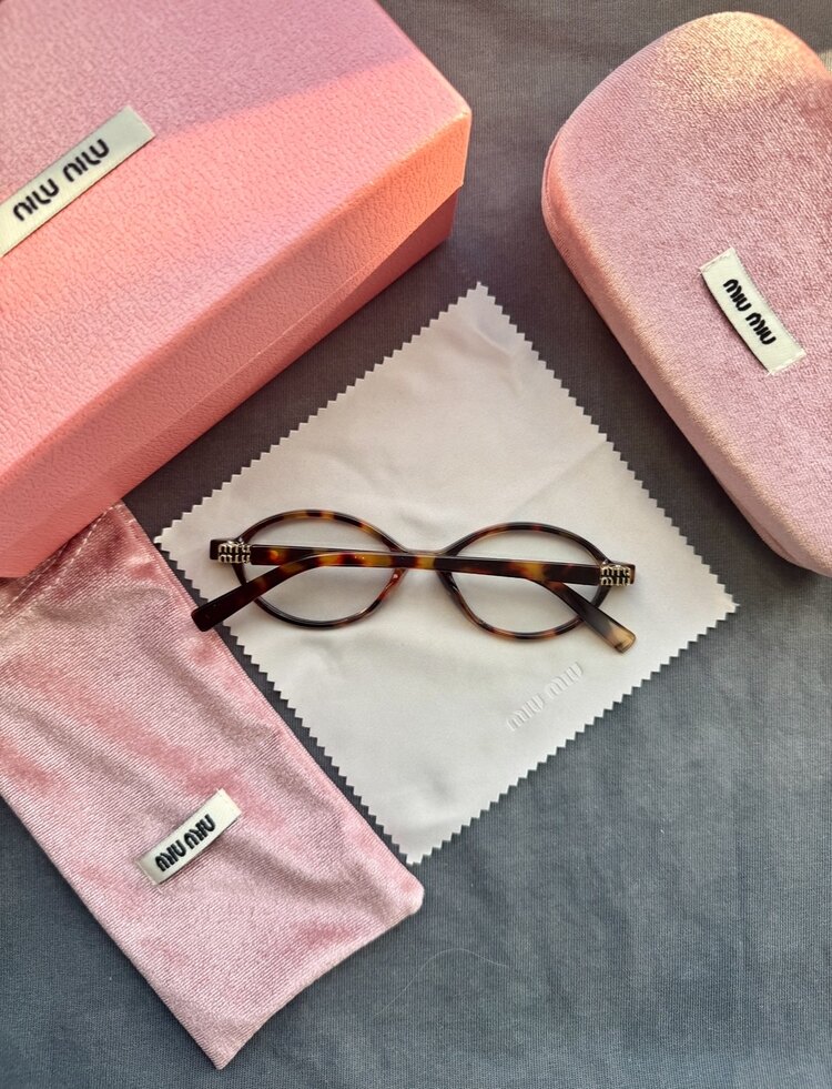 Miu Miu (Mavi ışık korumalı)