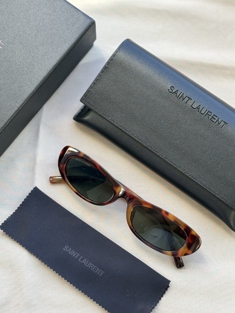 Yves Sain Laurent 
