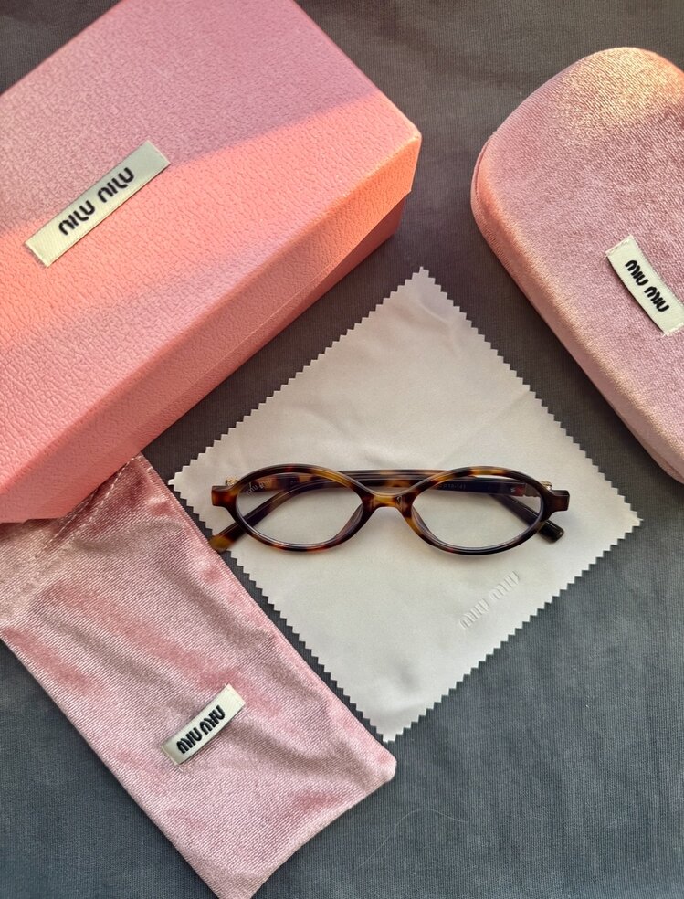 Miu Miu (Mavi ışık korumalı)