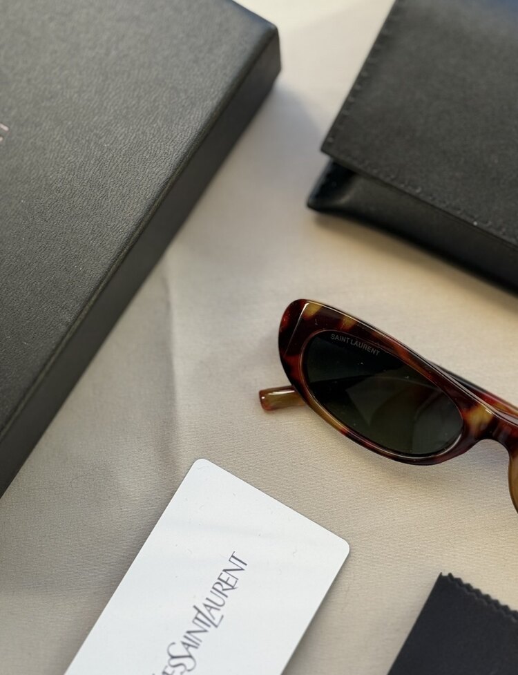 Yves Sain Laurent 