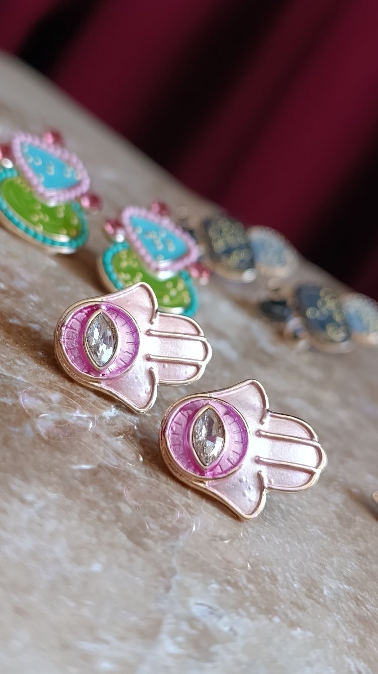 Pembe Mineli Fatma Ana Eli Küpe