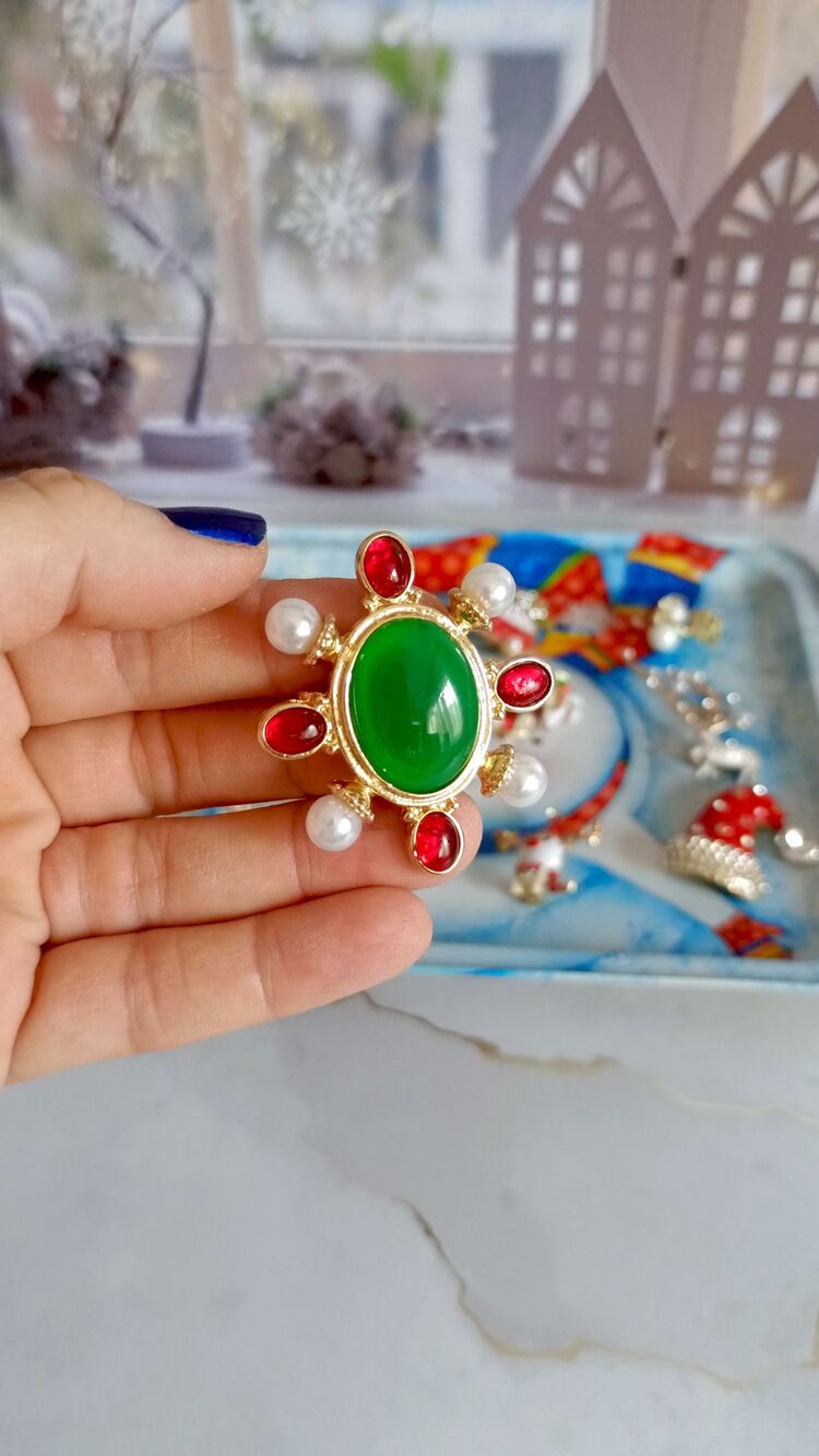 Yeşil Taşlı Broş