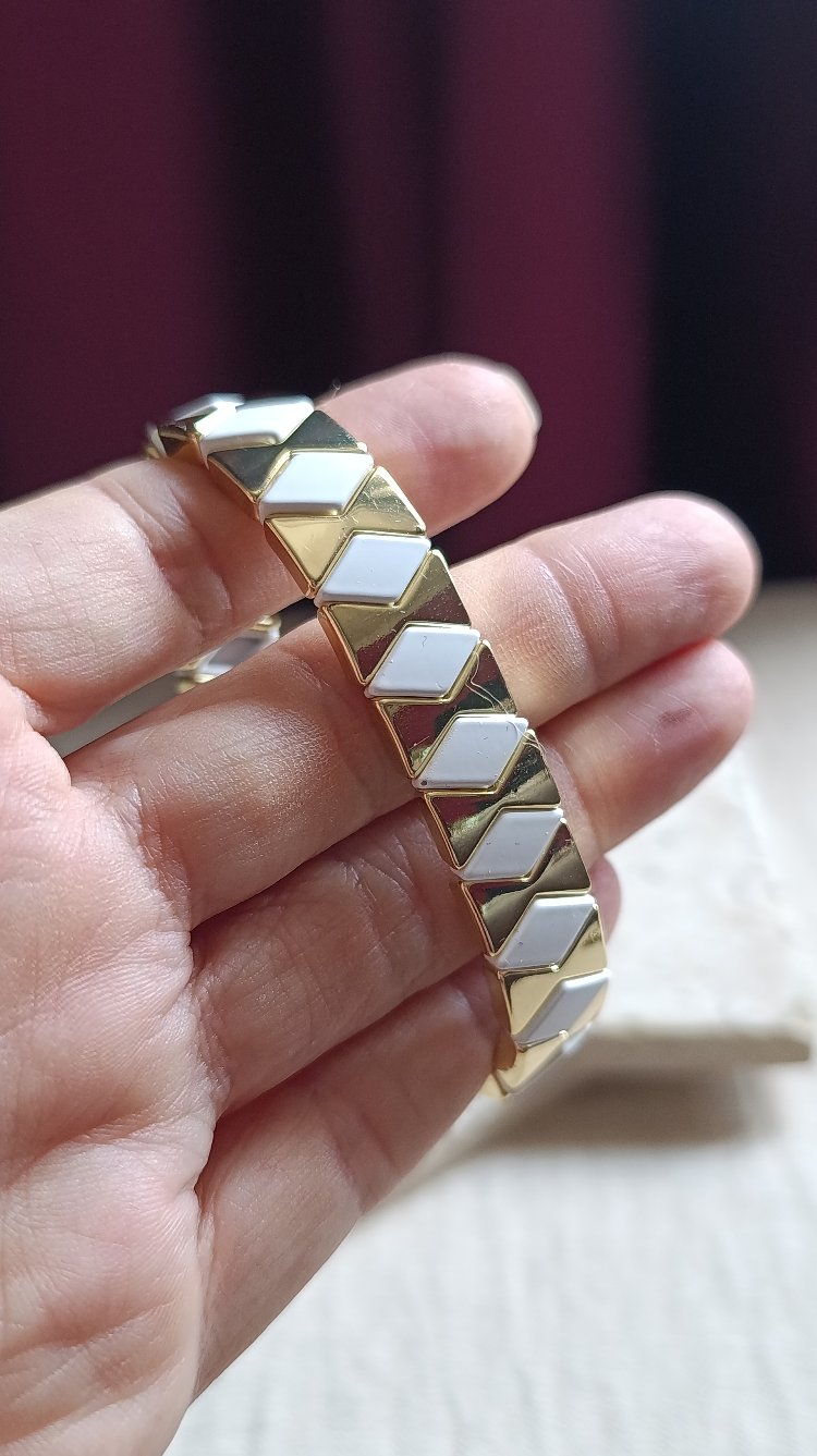 Beyaz Baklava Desenli Gold Lastikli Seramik Bileklik