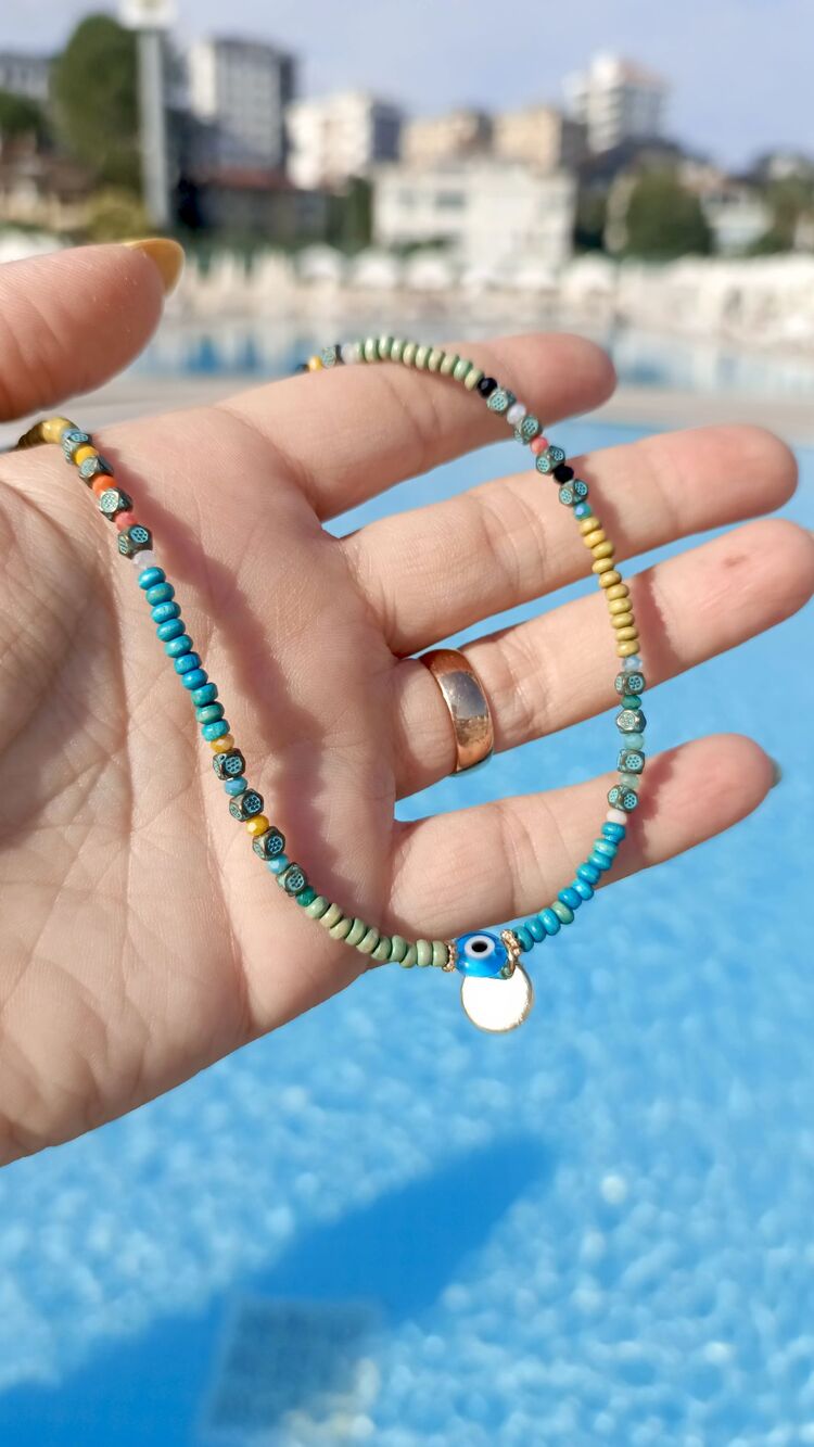 Nazar ve Pul Detaylı Boncuk Kolye