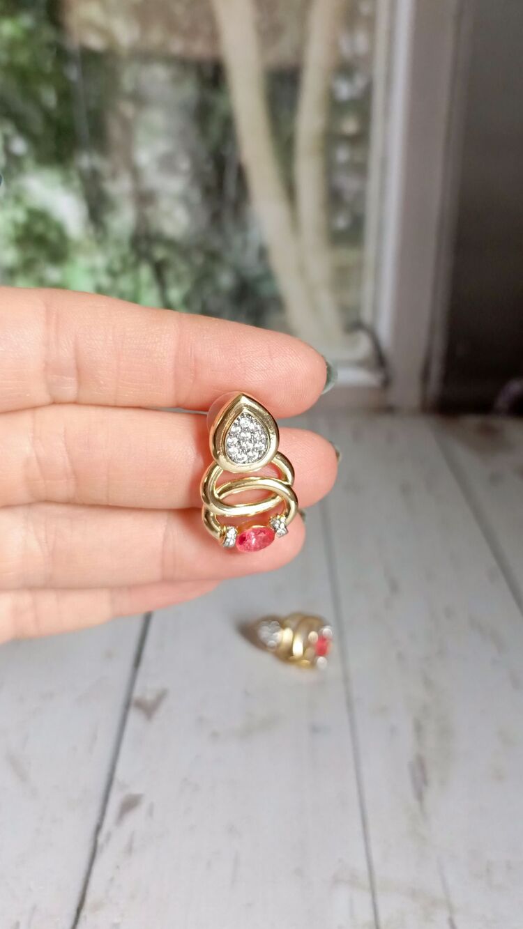 Pembe Taş Detaylı Küpe