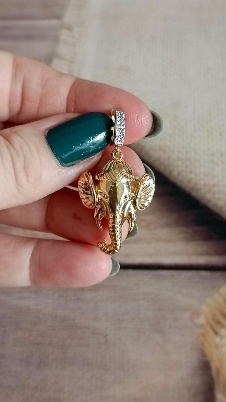 Fil Charm