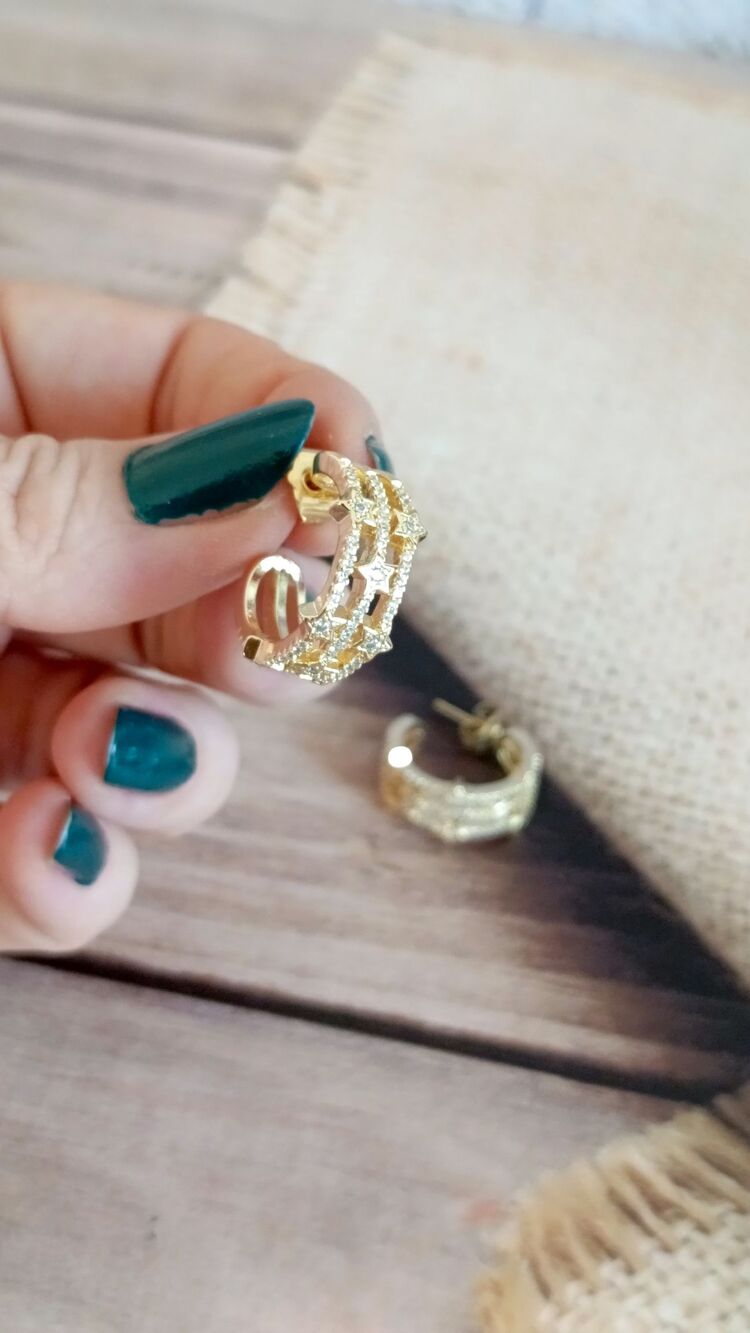 Gold Yıldız Detaylı Halka Küpe