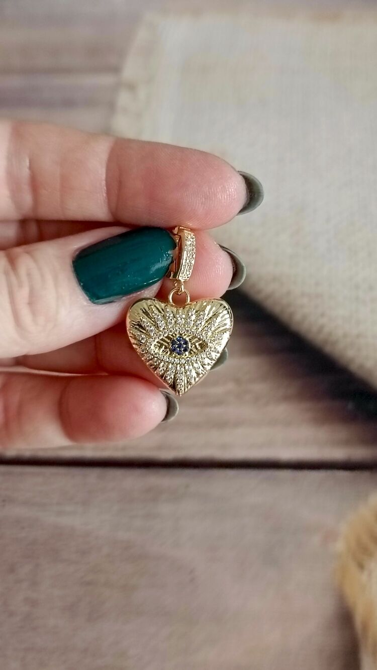 Göz Detaylı Kalp Charm