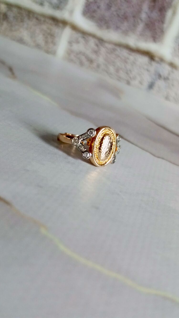 Oval Gold Detaylı Yüzük