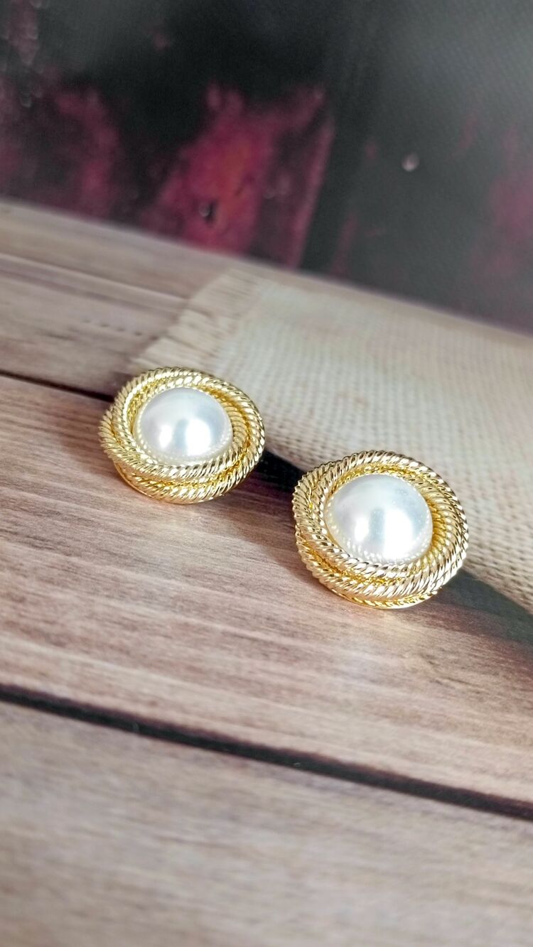 Klasik Gold Hasır Detaylı İnci Küpe
