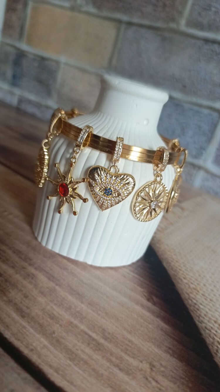 Göz Detaylı Kalp Charm
