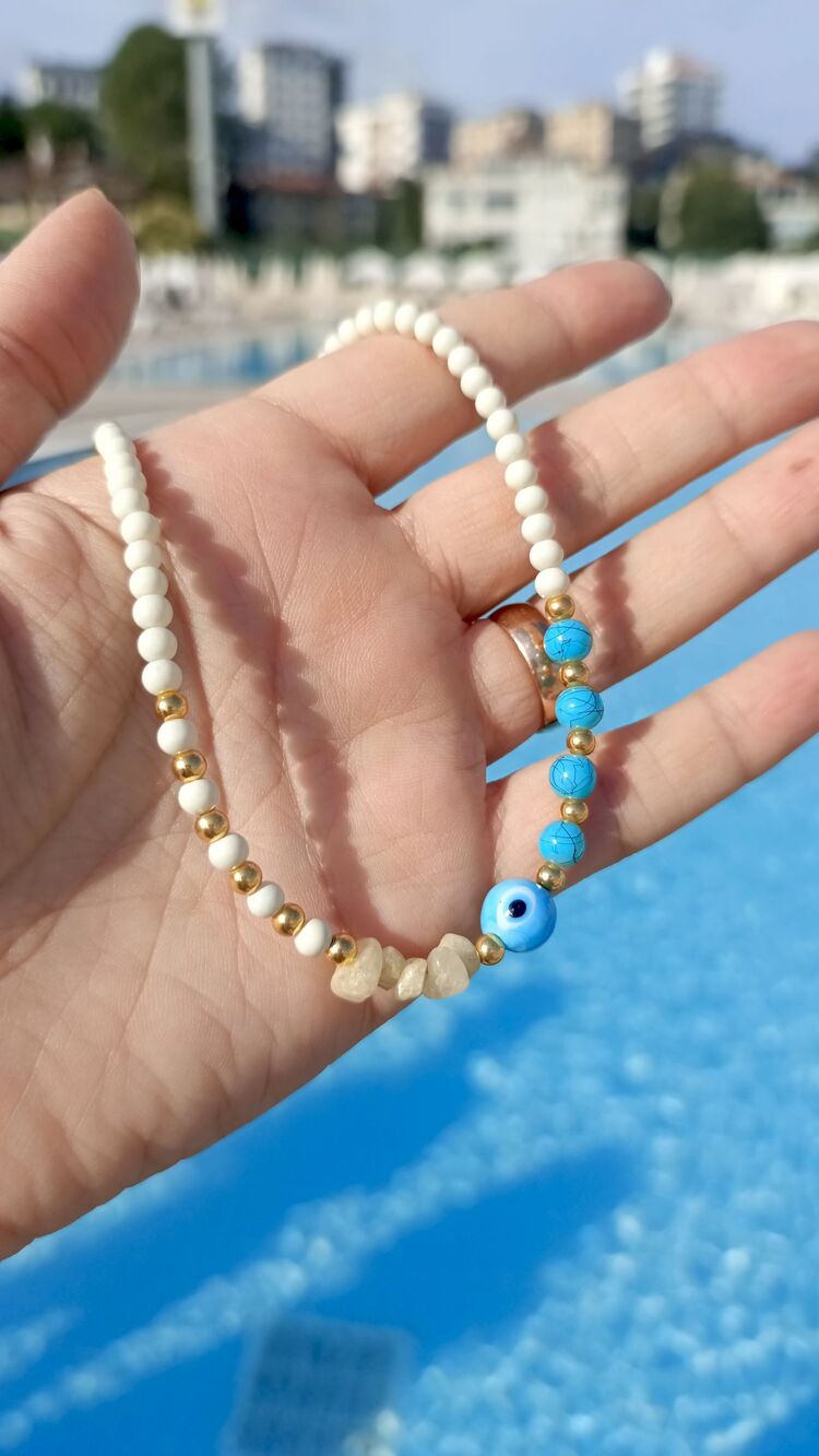 Nazar Detaylı Beyaz Boncuk Kolye