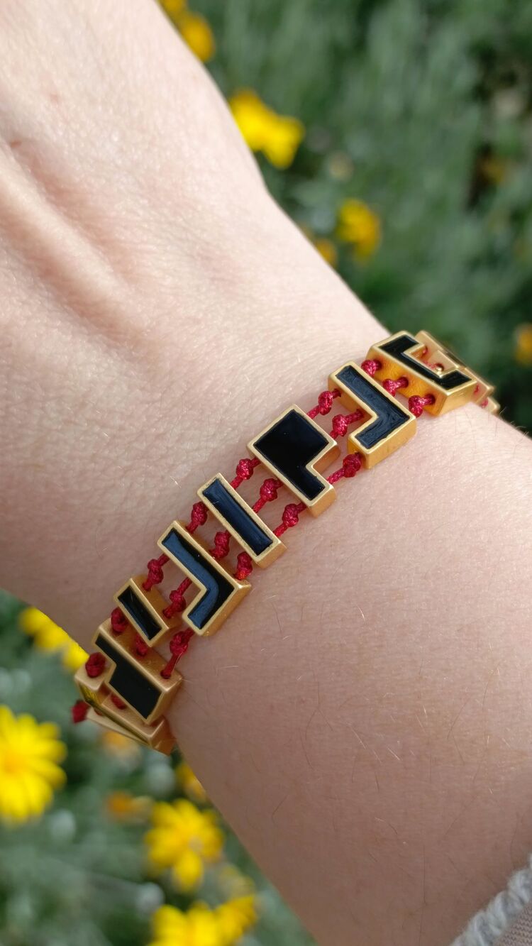Siyah Mineli Tetris Model Bordo İpli Asansörlü Bileklik