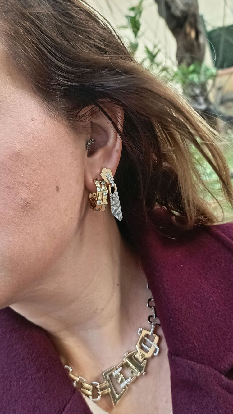 Marka Model Taşlı Altıgen Gold Küpe