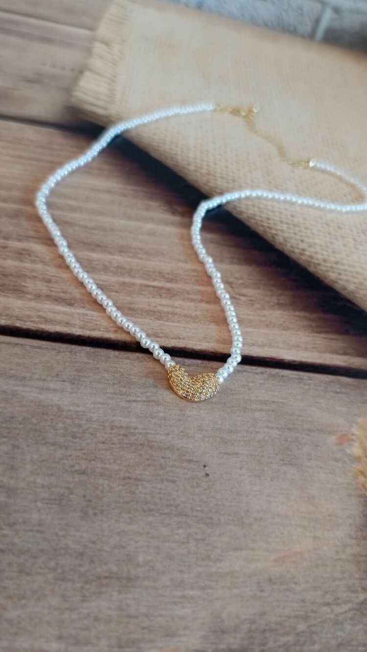 Zirkon Taşlı Kalp Detaylı İnci Kolye