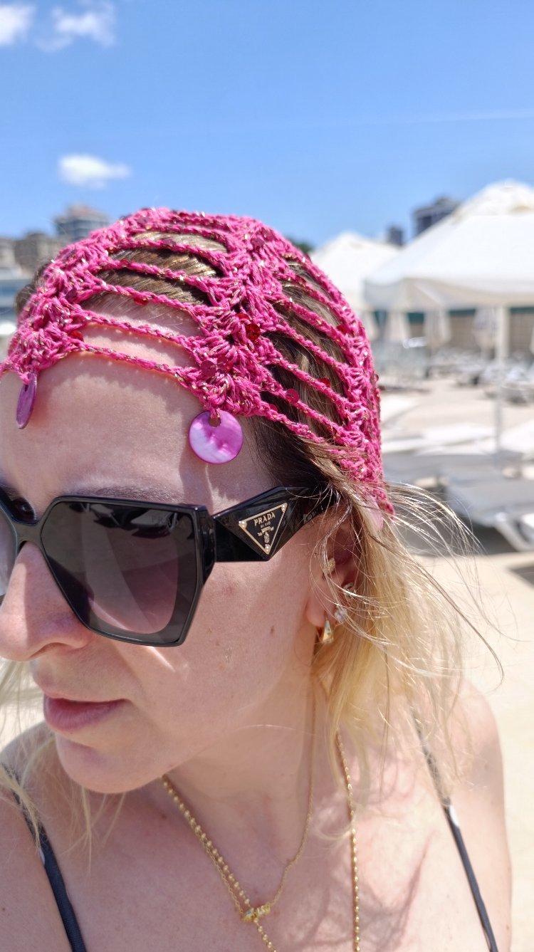 Pullu Koyu Pembe Bere