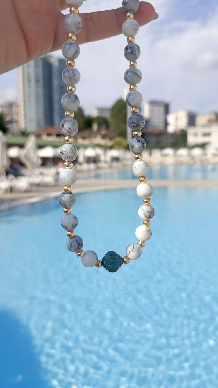 Doğaltaş Görünümlü Siyah Hareli Boncuk Kolye