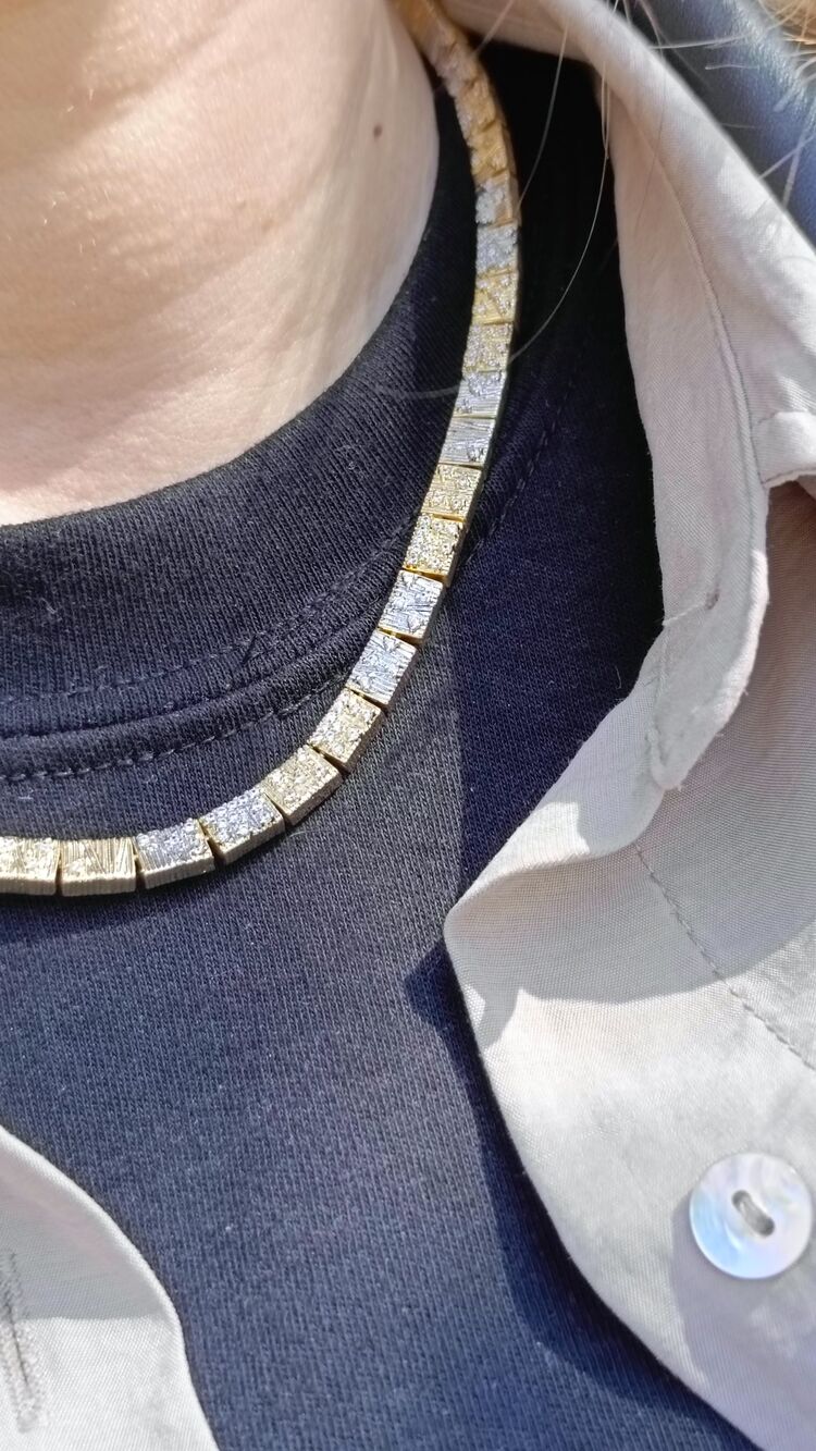 Marka Model Zirkon Taş Detaylı Dokulu Gold Kolye