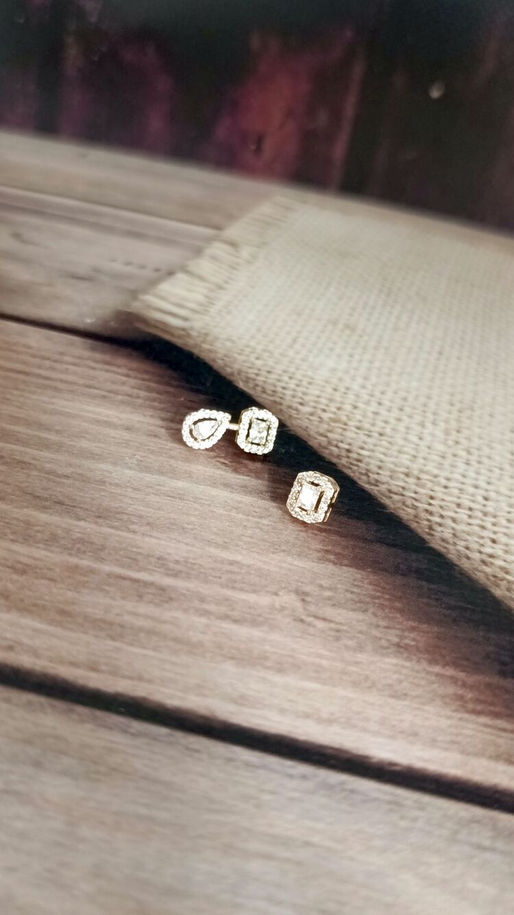 Damla Minimal Gold Küpe