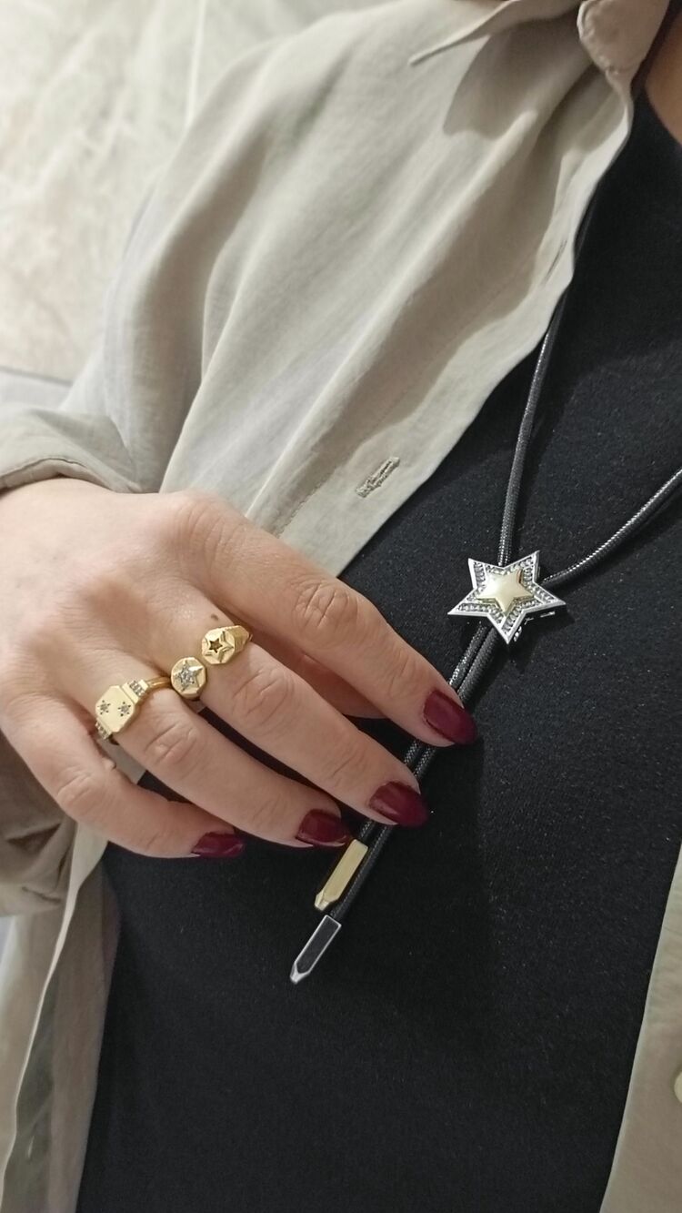 Marka Model Deri Detaylı Yıldız Kolye