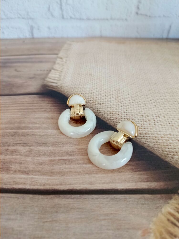 Vintage Görünümlü Bej Küpe