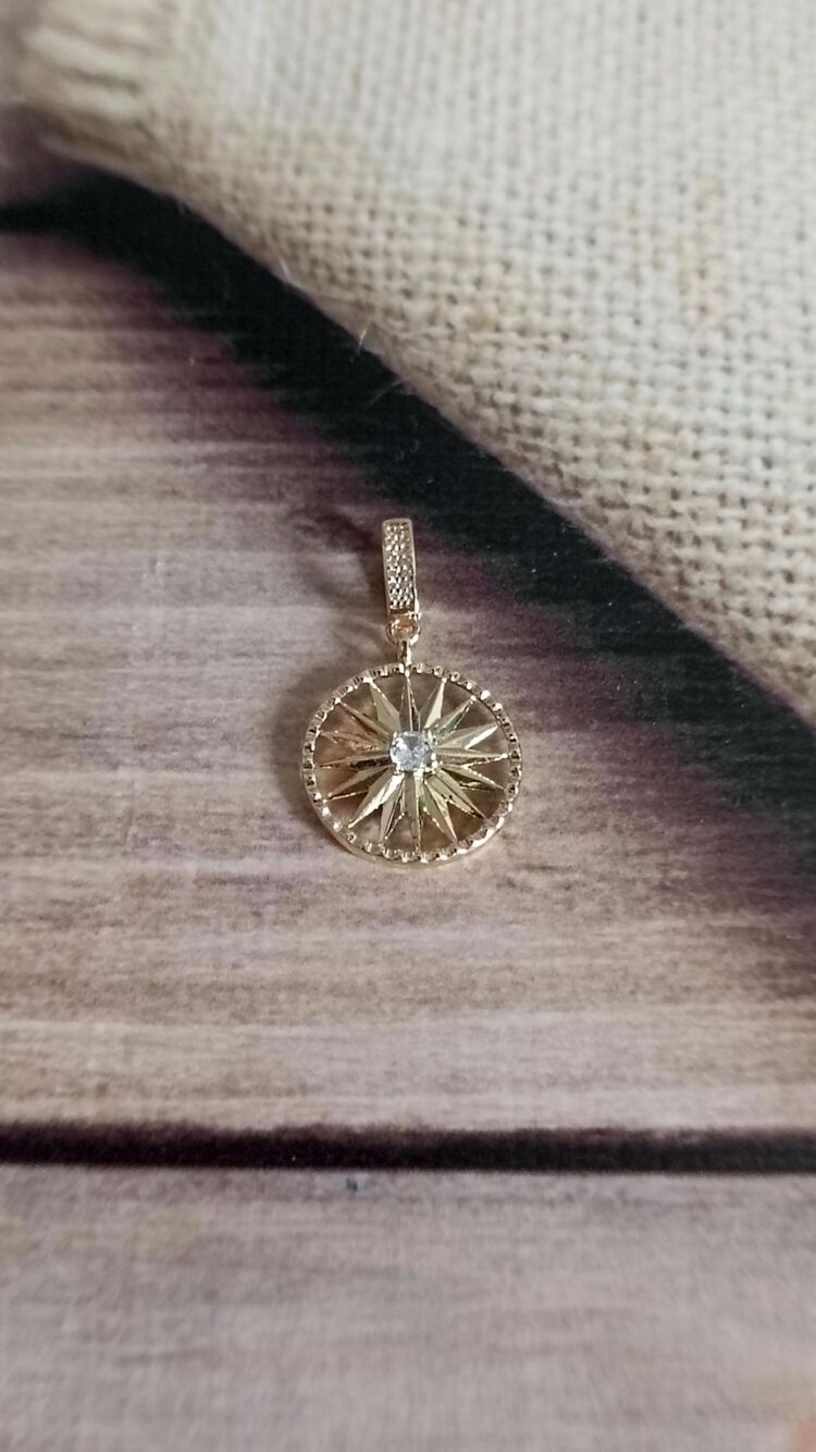 Dairede Kutup Yıldızı Charm