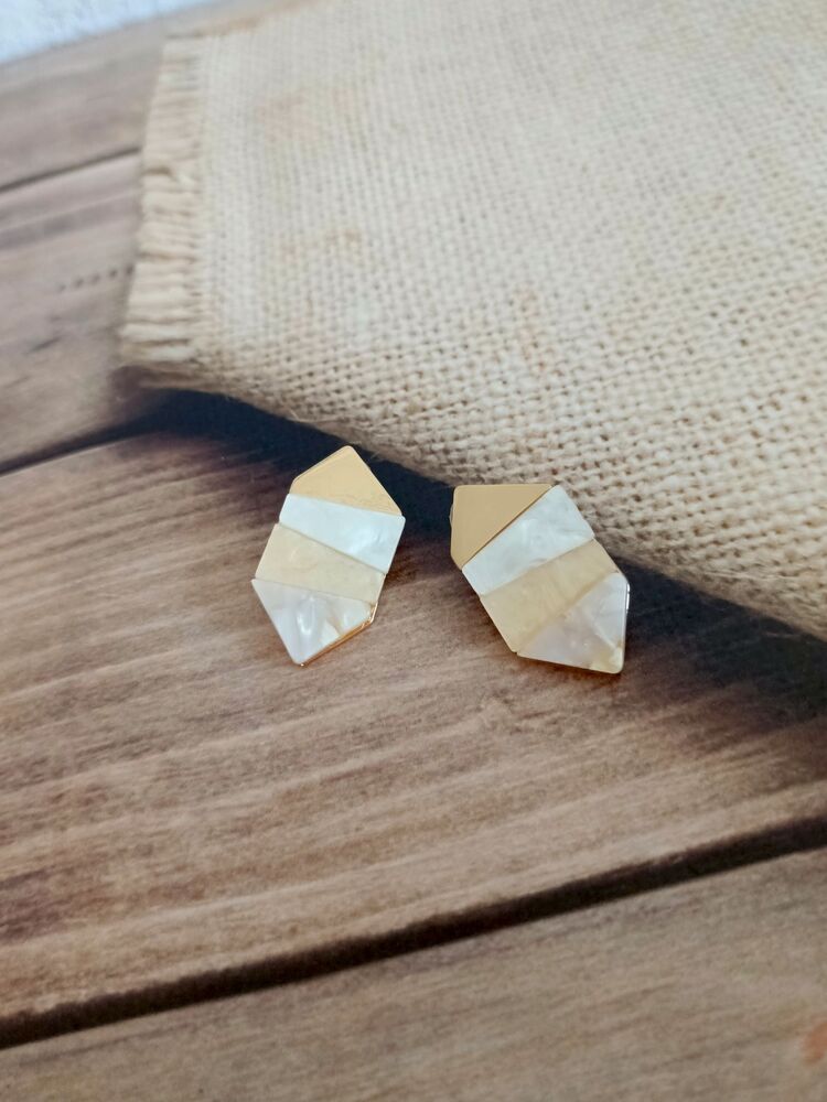 Yamuk Bej Gold Küpe