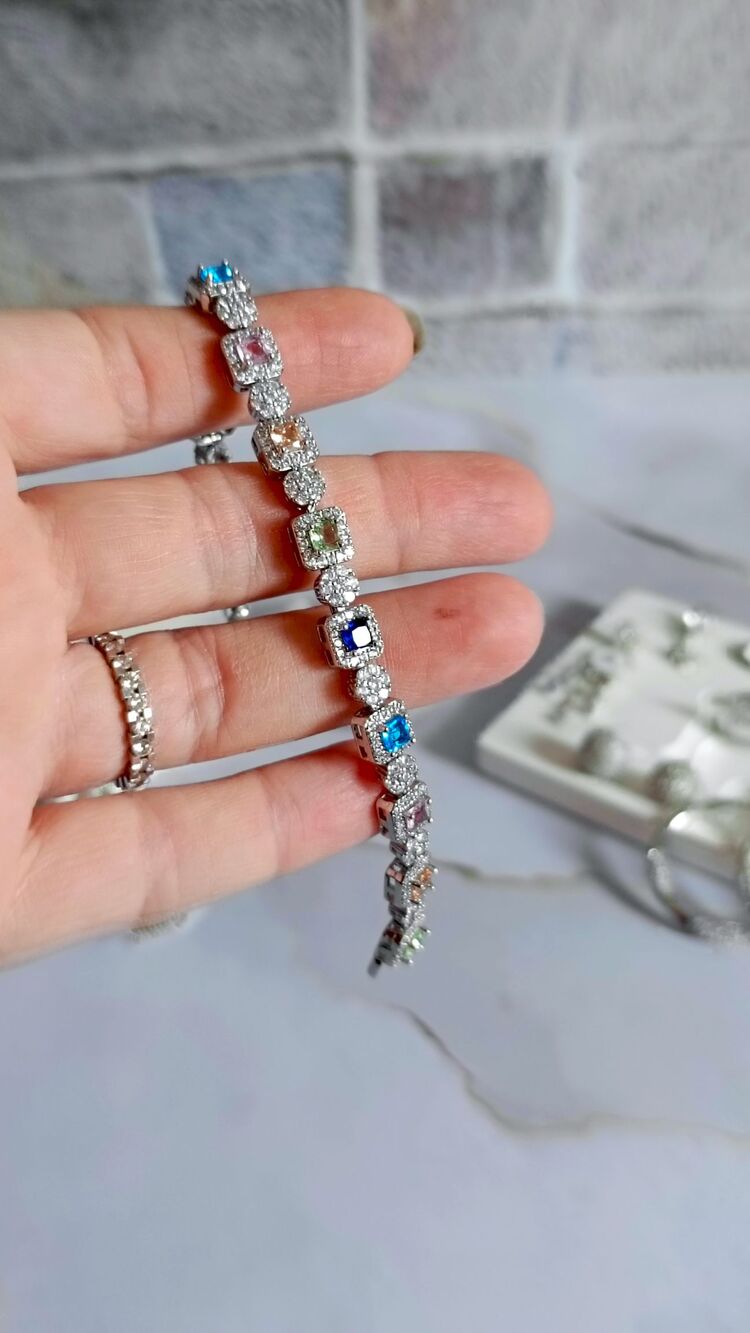 Özel Seri Gümüş Renk Kare Renkli Taşlı Sıralı Bileklik