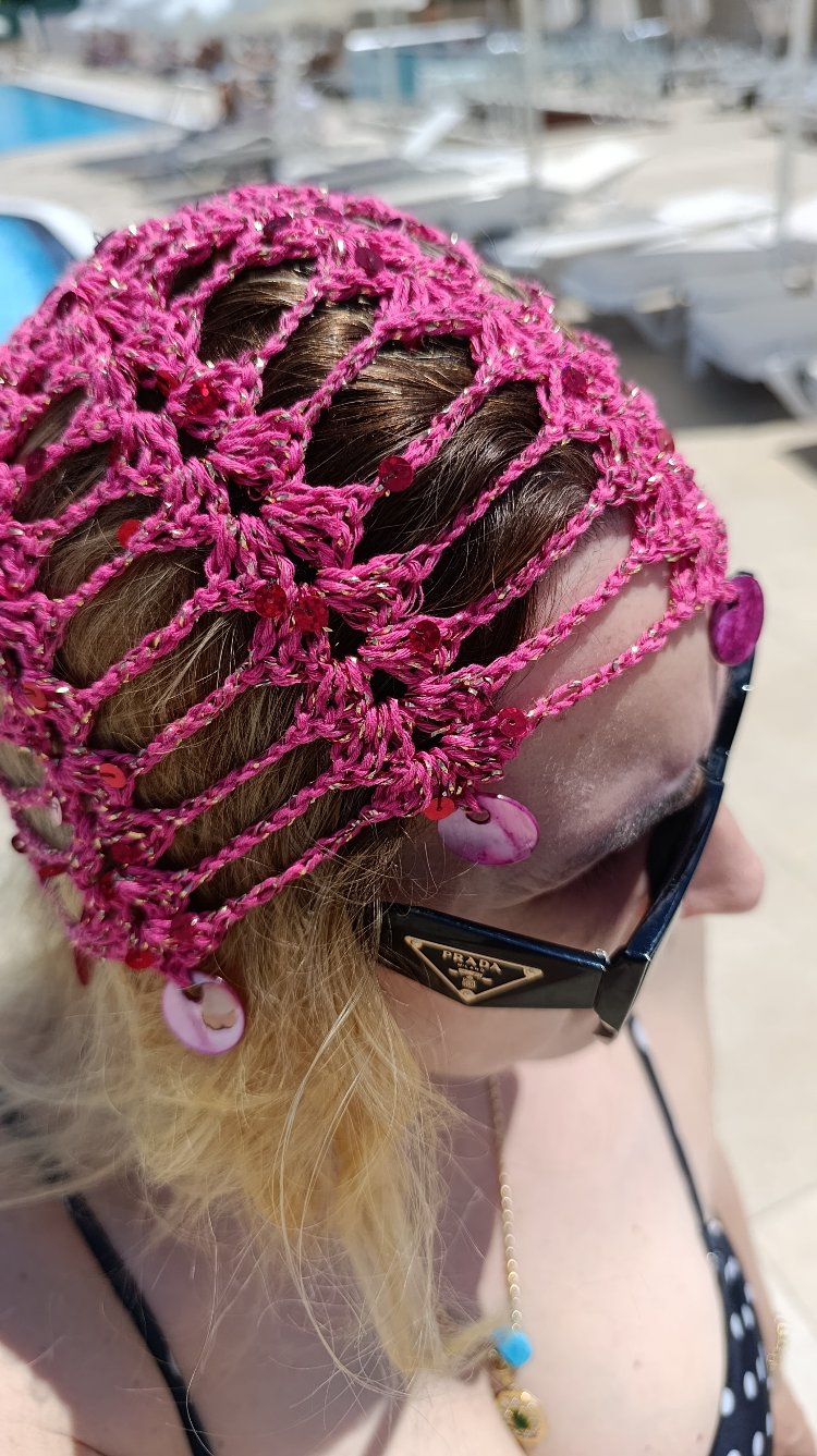 Pullu Koyu Pembe Bere